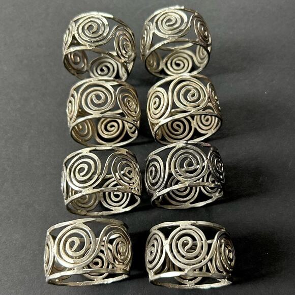 Hammered 90s Style Silver Toned Swirl Napkin Rings, Set of 8 - Picture 9 of 12